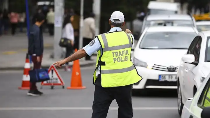 Valilikten yeni yazı: İstanbul'da hangi yollar trafiğe kapatıldı haberinin görseli