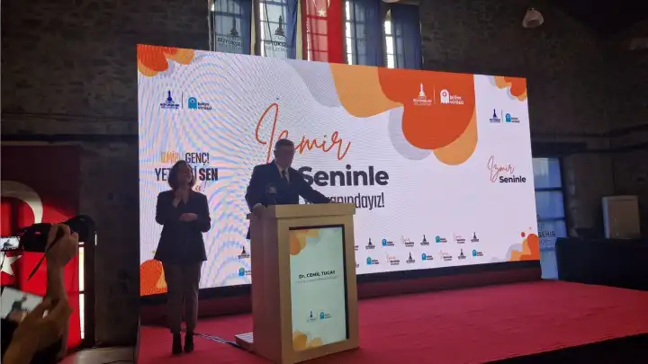 Başkan Tugay’dan gençlik vurgusu: İzmir’e gelen emekli, giden ise  genç