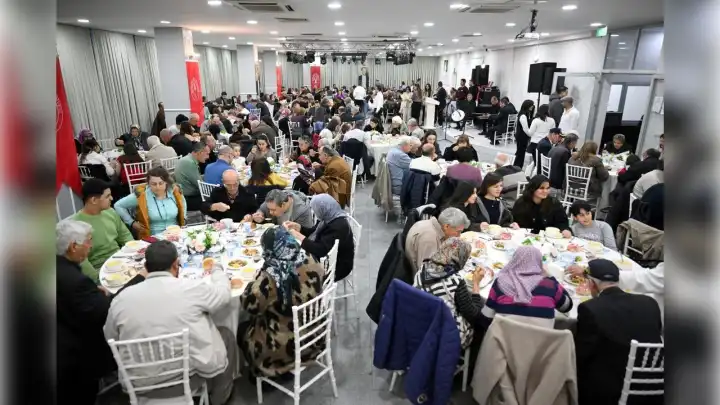 Bornova’da Şehit Aileleri ve Gaziler için anlamlı iftar yemeği haberinin görseli