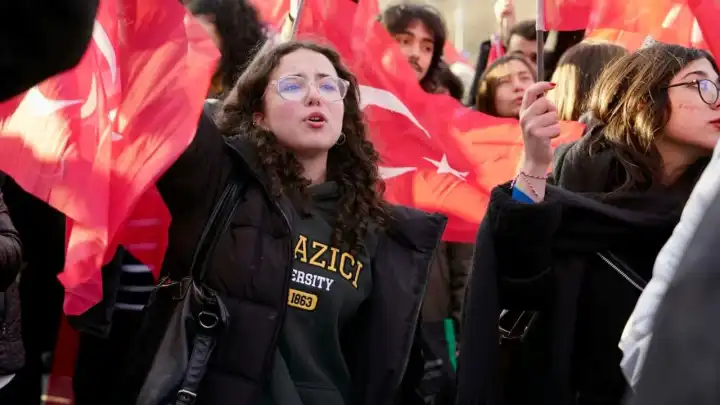 EŞİK: Şiddeti ve çıplak arama işkencesini şiddetle kınıyoruz haberinin görseli