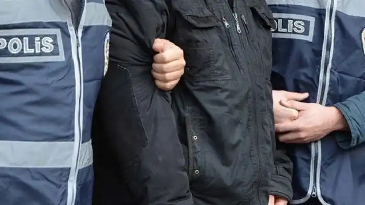 İzmir'de CHP'li 2 başkan gözaltına alındı haberinin görseli