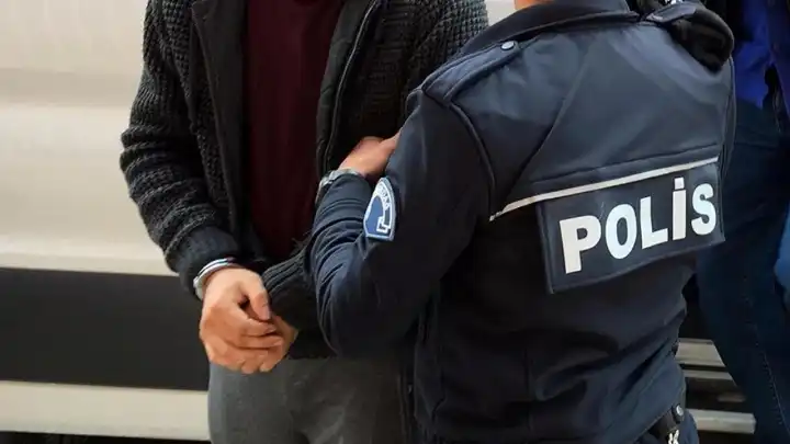 Şişli Belediye Başkan Yardımcısı Ebru Özdemir, Azad Barış ve Hunav Altun hakkında yakalama kararı haberinin görseli