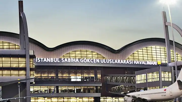 Uçağı kaçırdı, apronda  yakalamak için koştu! haberinin görseli