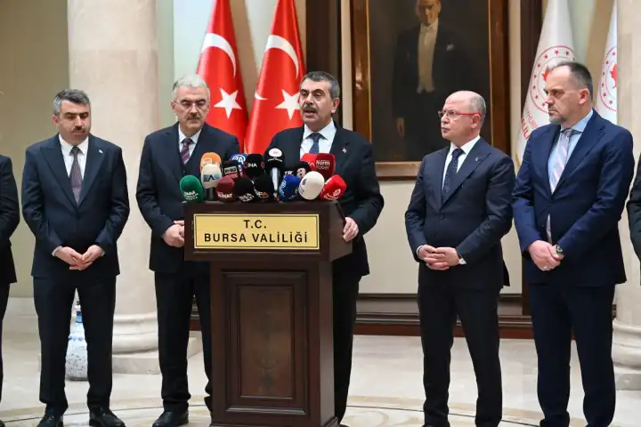 Bakan Tekin’den boykota destek veren Eğitm-Sen’e tepki haberinin görseli