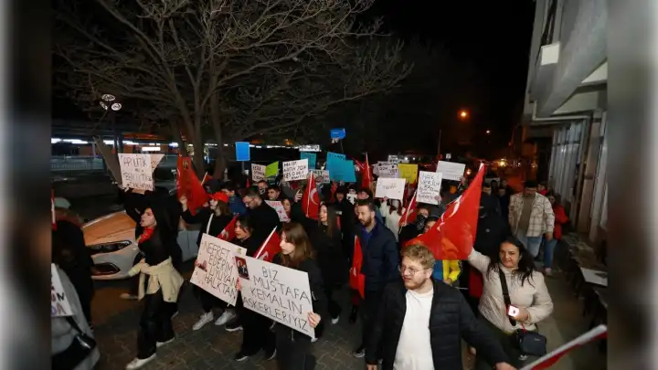 Efes Selçuk’ta adalet için yürüdüler haberinin görseli