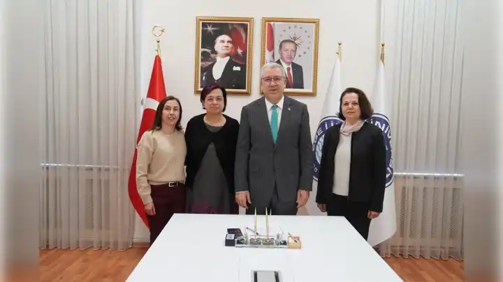 Ege Üniversitesi tekstil sektöründe sürdürülebilir bir dönüşüm sağlayacak haberinin görseli