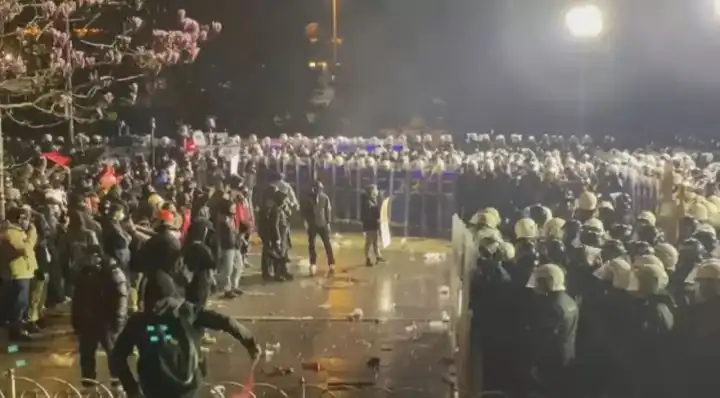 İmamoğlu eylemlerinde 172 kişi tutuklandı haberinin görseli