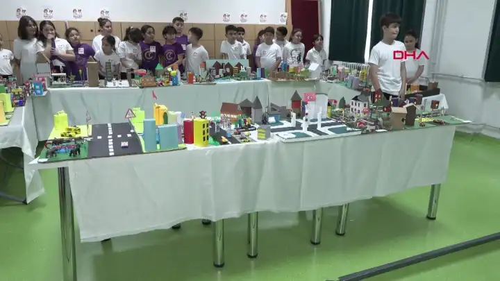 İzmirli öğrencilerden akıllı şehir tasarımları haberinin görseli