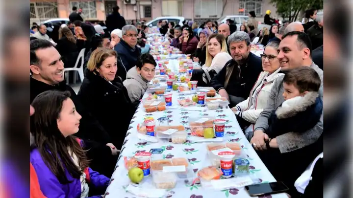 Ömer Eşki Bornova'da iftara katıldı