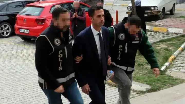 Belediye başkanı rüşvet ve zimmet suçlamasıyla tutuklandı haberinin görseli