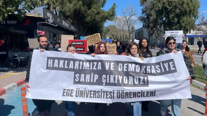 Eğitim-İş: Öğrencilerimizin, akademisyenlerimizin ve üniversite çalışanlarımızın yanındayız haberinin görseli