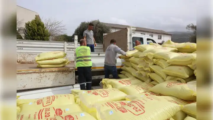 Güzelbahçe Belediyesi’nin çiftçiye desteği devam ediyor