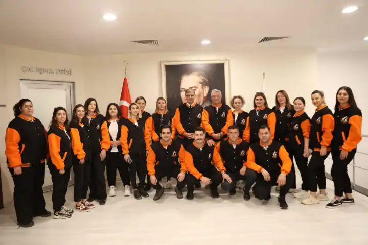 Güzelbahçe Gençlik’ten Başkan Tugay’a ziyaret haberinin görseli