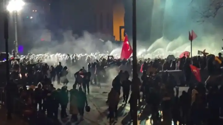 İstanbul Barosu'ndan gözaltı açıklaması:  20'si çocuk 447 kişi gözaltına alındı haberinin görseli