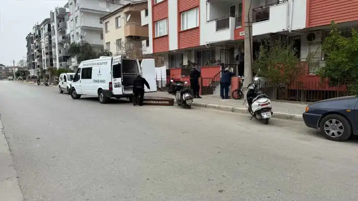 İzmir'de bedensel engelli kişi, yalnız yaşadığı evde ölü bulundu