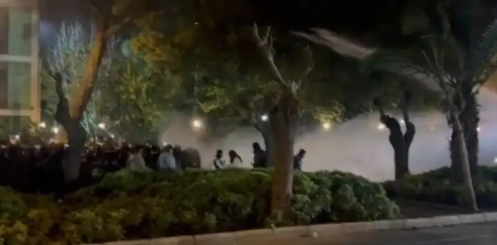 İzmir haber: İmamoğlu protestolarına polis müdahalesi haberinin görseli