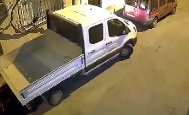 İzmir haber: Konak’ta komşusunun kamyonetini çalan zanlı yakayı ele verdi