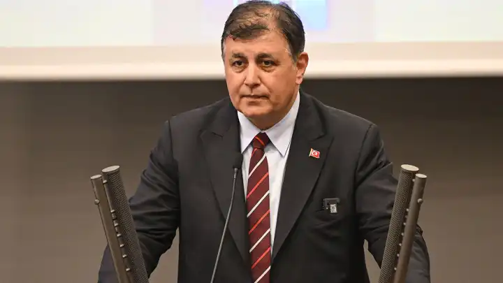 Tugay’dan gazetecilerin gözaltına alınmasına sert tepki: Derhal son verilmeli