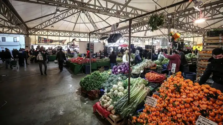 Bayraklı'da pazarların günleri değişti