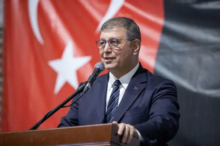 Büyükşehir'in iftar sofrası Karabağlar'da kuruldu: Başkan Tugay’dan Bayram mesajı haberinin görseli