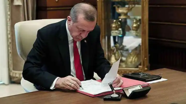Cumhurbaşkanlığı Kararnamesi Resmi Gazete'de yayımlandı haberinin görseli