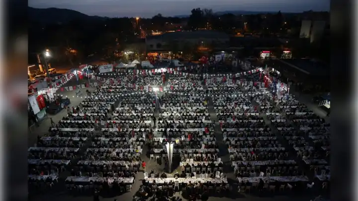 Efes Selçuk’ta Kadir Gecesi’nde kardeşlik sofrası