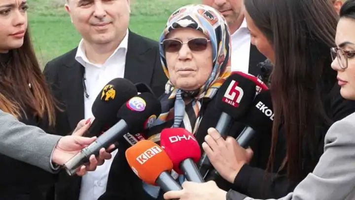 Ekrem İmamoğlu'nu cezaevinde annesi ziyaret etti haberinin görseli