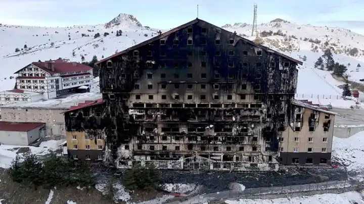 Kartalkaya'daki otel yangınında 6 şüpheliye tutuklama kararı haberinin görseli