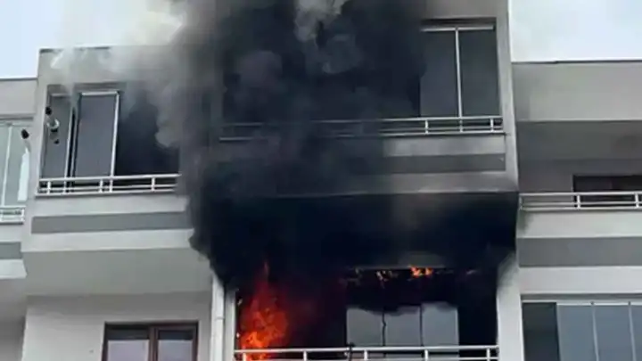 Kocaeli'de 7 katlı apartmanda yangın: Çok sayıda kişi etkilendi haberinin görseli