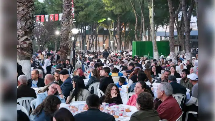 Menemen'de 10 bin kişilik iftar