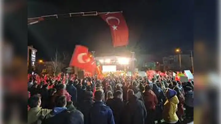 Şehit çocuğunun KYK yurdundan atılması TBMM'ye taşındı haberinin görseli