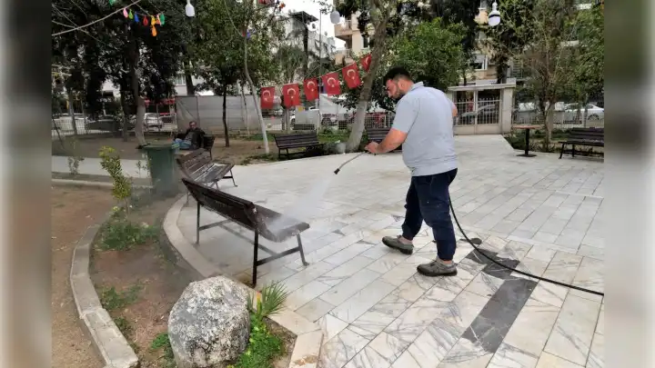 Bornova’da camiler bayrama hazır