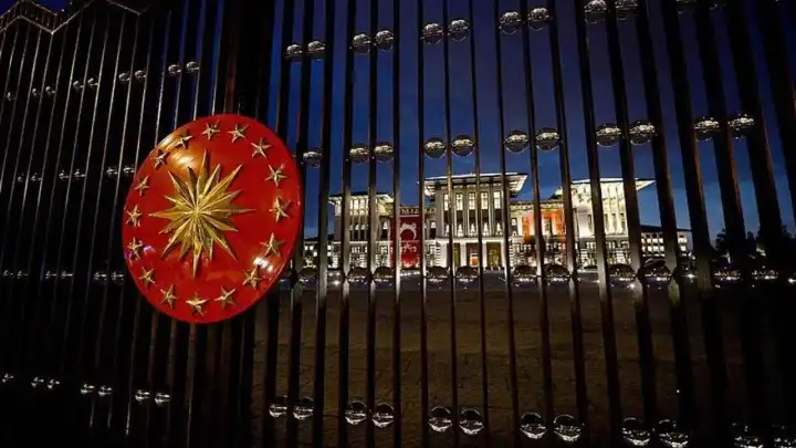 Cumhurbaşkanlığına bağlı ofis ve politika kurulları hakkında düzenlemeler Resmi Gazete'de haberinin görseli