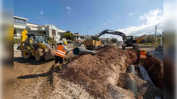 İzmir'de 75. Yıl Cumhuriyet Bulvarı'nda alt yapı çalışmaları başladı