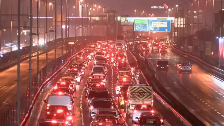 İstanbul trafiğinde Ramazan Bayramı yoğunluğu haberinin görseli
