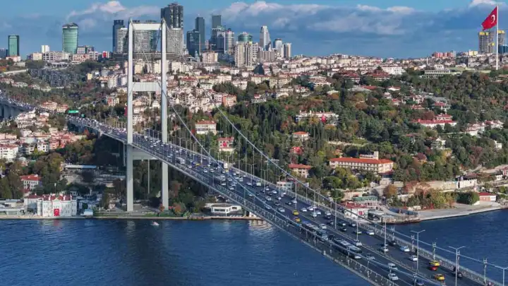Ramazan Bayramı'nda köprü, otoyollar ve toplu taşıma ücretsiz haberinin görseli