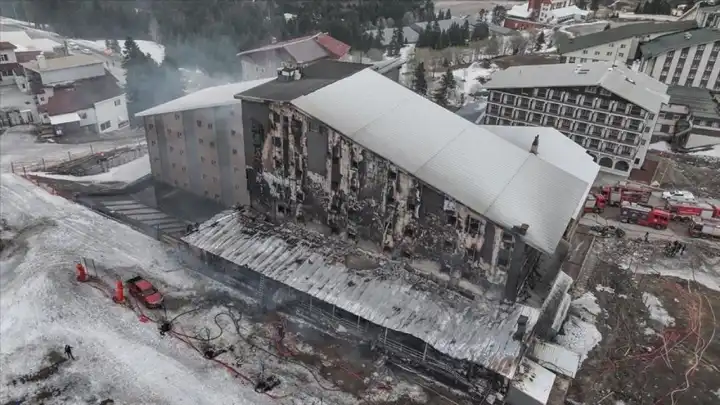 Uludağ'daki otel yangını soruşturması: 4 şüpheli tutuklandı haberinin görseli
