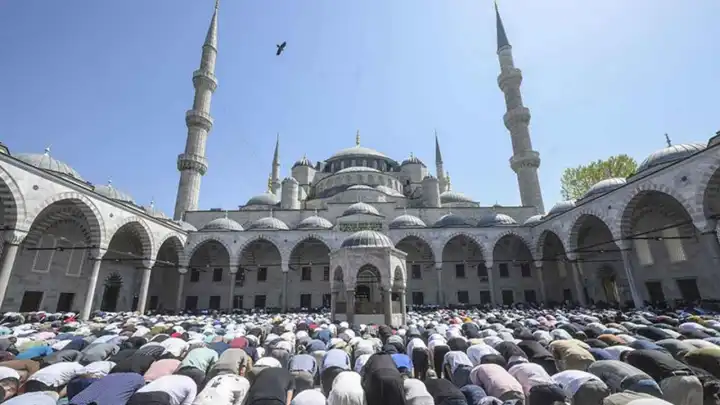 Yarın Ramazan Bayramı'nın ilk günü kutlanacak haberinin görseli