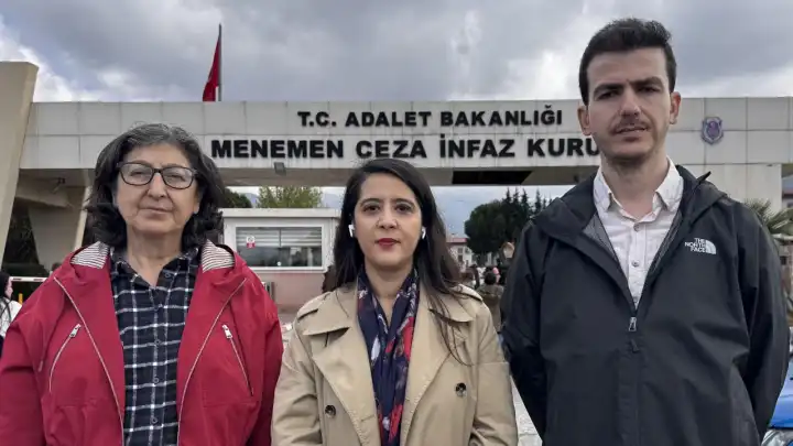 EMEP’li Karaca Menemen’de gençleri ziyaret etti: Disiplin soruşturması başlatıldığını duyurdu