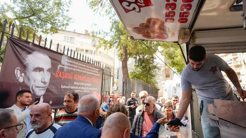Alparslan Türkeş, vefatının 28. yılında İzmir'de anıldı haberinin görseli