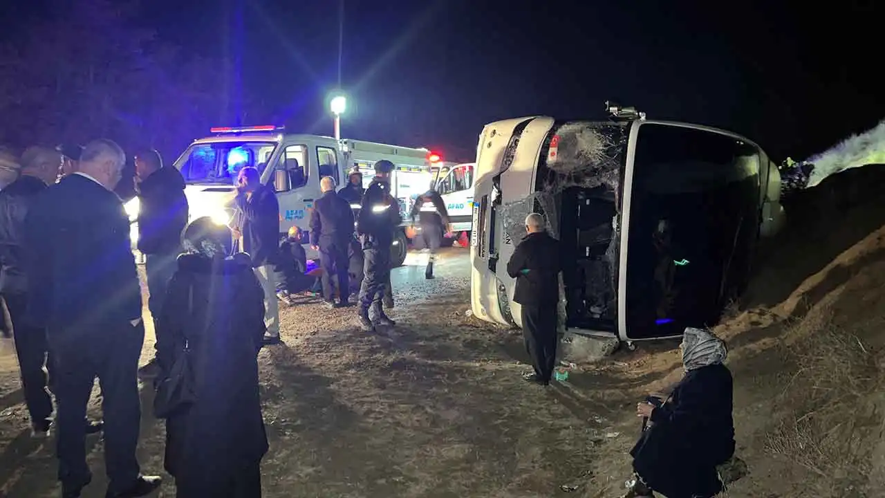 Çankırı'da işçi otobüsü kaza yaptı: Çok sayıda yaralı var haberinin görseli