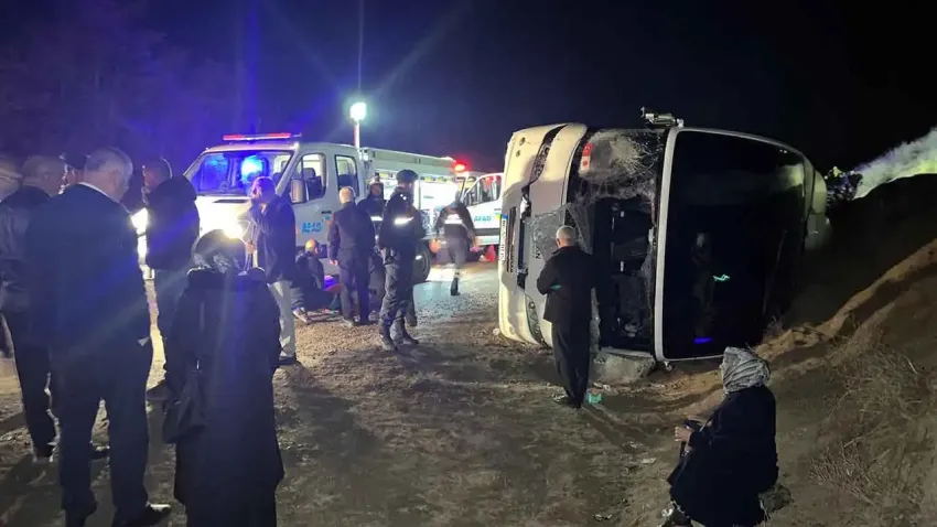 Çankırı'da işçi otobüsü kaza yaptı: Çok sayıda yaralı var haberinin görseli