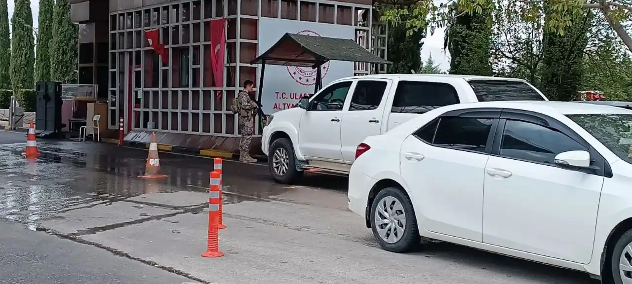 Gaziantep Havalimanı’nda silahlı kavga: 1 polis ve 1 hamile kadın yaralandı  haberinin görseli
