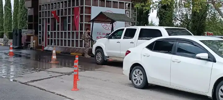 Gaziantep Havalimanı’nda silahlı kavga: 1 polis ve 1 hamile kadın yaralandı  haberinin görseli