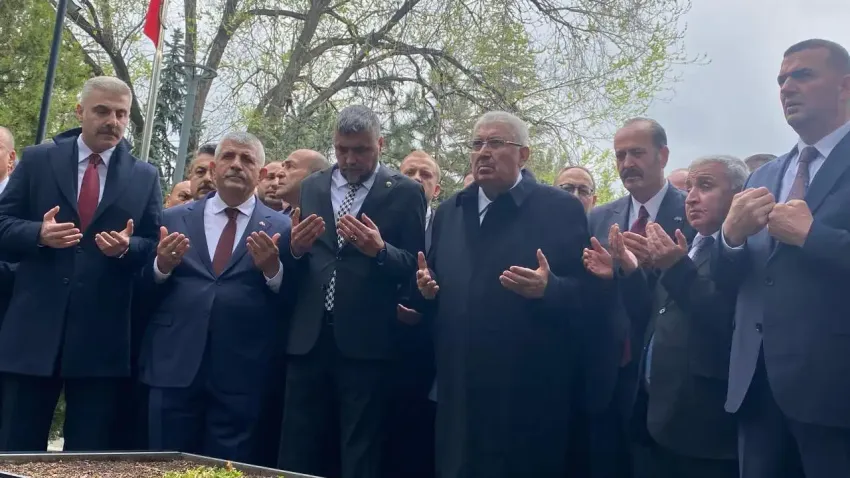 MHP lideri Bahçeli, Alparslan Türkeş'in anma törenine katılmadı haberinin görseli