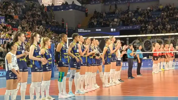 Sarı Melekler, Kupa Voley’e galibiyetle başladı 