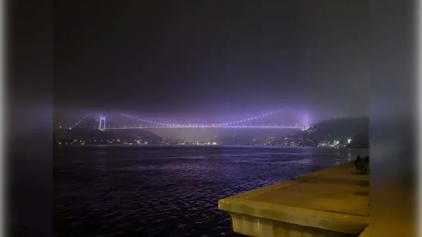 Sis nedeniyle gemi trafiği durdu haberinin görseli