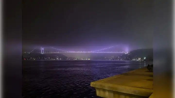 Sis nedeniyle gemi trafiği durdu haberinin görseli