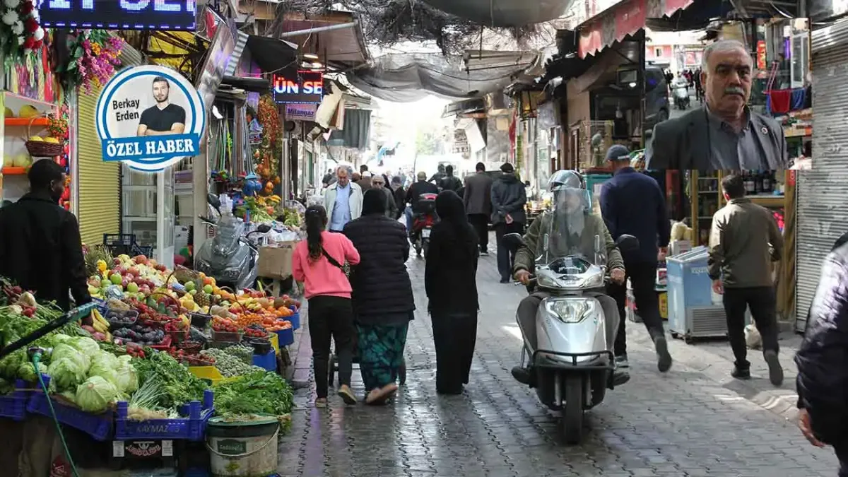 Taşıt ve elektriğin tehlike saçtığı cadde: Anafartalar haberinin görseli