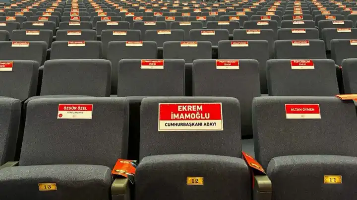 Aslanoğlu: O koltuk milyonların umuduyla dolu